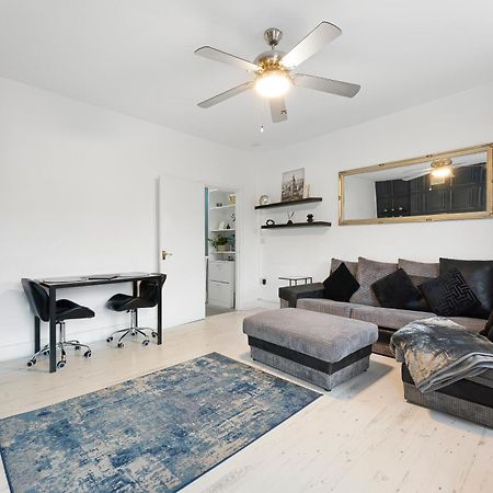 Spacious One Bedroom Private Flat In Brixton +Wifi London Eksteriør billede