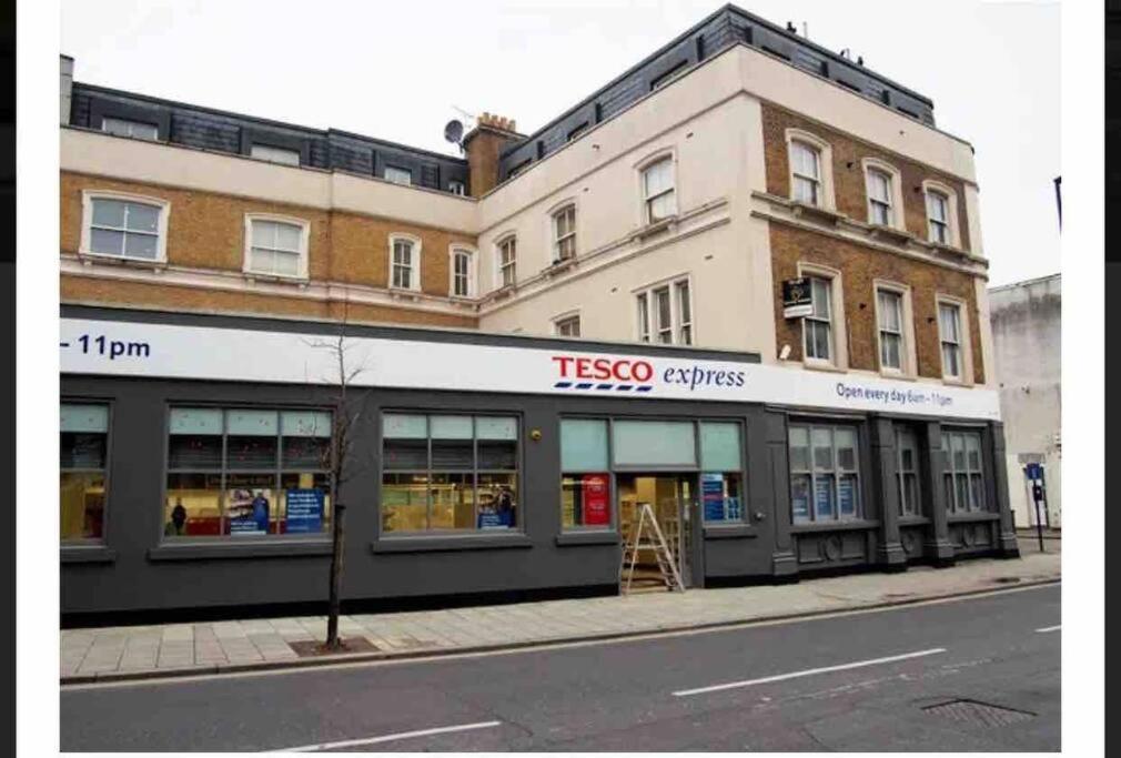 Spacious One Bedroom Private Flat In Brixton +Wifi London Eksteriør billede